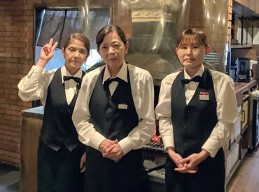 お肉本来の旨味が絶品！
炭火で焼き上げるステーキがメイン◎
まかないが無料で食べられるのも
働いているからこその特権です♪