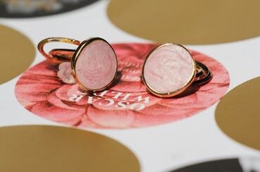 ファッション人材リンク株式会社【FJL】 ﾟ*｡☆ NEWスタッフ募集 ☆。*ﾟ
オシャレなヨーロッパ中心の
インポートアクセSHOPでお仕事◎
私服勤務OK♪