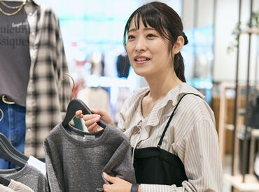 a.v.v イオンモール伊達店 ※2026年下期OPEN 接客を通して、お客様を素敵にコーディネートしていきましょう♪
アパレルなので…もちろん髪型/髪色自由・ピアス/ネイルOK★