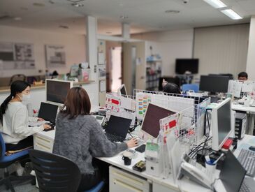 未経験OK♪
少しずつ教えていきますのでアナタのペースで慣れていくことができますよ！
PCに苦手意識のない方であればOK♪