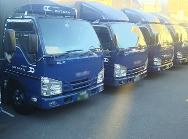 朝刊は2tまたは4t、夕刊は2tトラックで配送します。
運転免許・運転スキルを活かして、ちょうどいい副業にぴったり◎