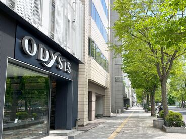 <ホテルの目の前は大通公園>
景色もよく、落ち着いた環境で働くことができます!
アクセスも良好で通勤しやすいのも魅力です♪