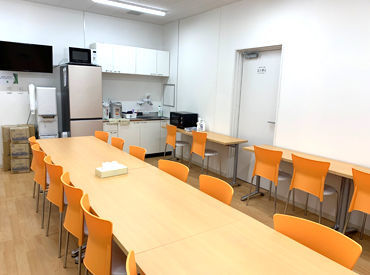 お仕事の合間に設備充実の休憩室でリフレッシュ！
住宅手当や家族手当など、スタッフの生活を手厚くサポートする制度多数！