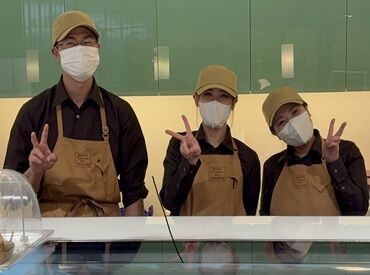 無料駐車場が完備されており車通勤OK♪
キレイでかわいいスイーツと美味しい香りに包まれて仕事が楽しめます。