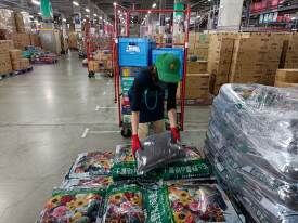 株式会社シーエックスカーゴ　鳥栖流通センター【001】 商品の整理整頓や移動をメインにお任せ♪
シンプルなお仕事だから、負担少なめ◎
他にも同時募集のお仕事もあるので要CHECK☆彡