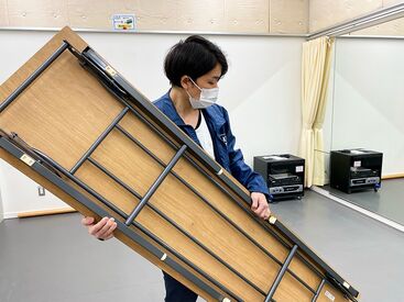 お客様のご利用内容に合わせて机・椅子等の備品の準備を行います！