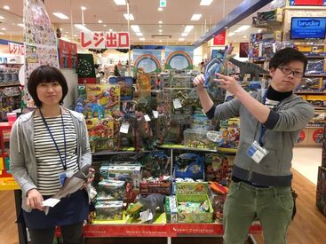 週4～5日、シフトにしっかり入って稼ぎたいあなたに◎
ゲームやおもちゃ、ワクワクする商品を
お客様にご案内＆販売しませんか♪
