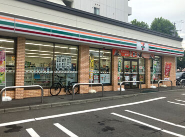 ＜なかよし公園スグとなり♪＞
近所の方の利用が中心で治安も◎
周辺にはパンケーキ・カレーなど休憩時に行けるお店があります♪