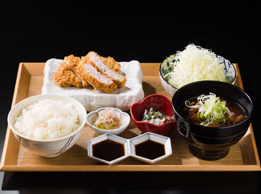 知多家本邸 とんかつやしゃぶしゃぶ等を提供する新業態!!
食事補助もあるので、食べるのが好きな方にも★