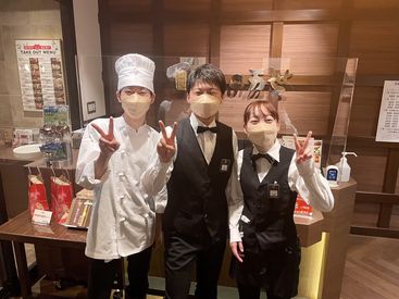 肉の万世　小金井店 ＼"万世"ってどんなお店なの!?／
高級肉が自慢のレストラン♪
大好評の"絶品まかない"があるから
お仕事もがんばれちゃいます★