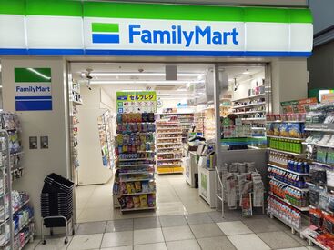 地下鉄センター南駅構内という好立地♪
雨に濡れず、日に焼けず…
通勤ラクラクなのが人気のポイント◎