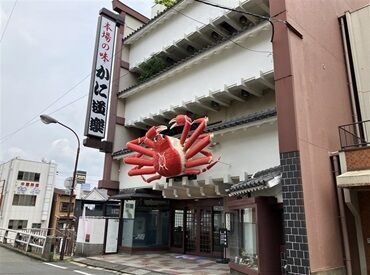 かに道楽 和歌山店 複数名採用予定のため、気軽に話せる仲間もできますよ♪
お友達やお知り合いとの応募もお待ちしています！
