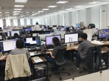 株式会社エイトクリエーション　（共同印刷関連企業）  誰もが知っている週刊少年誌などの出版物の制作に携われます！未発売の雑誌・書籍にも先取りして触れることができます♪