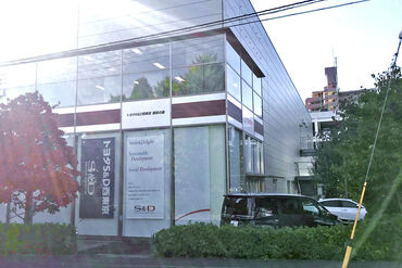 トヨタＳ&Ｄ西東京株式会社 　昭和の森店 《《スタッフさんの声》》
車内のガラス拭きもなくて
他の洗車業務より簡単！
シニアの僕でも長期間働き続けられています
