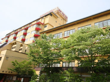 ホテル水明館 ＼* アナタらしく働ける！ *／
幅広い年代のスタッフが活躍★
だからこそ、「スタッフの働きやすさ」を大切にしています