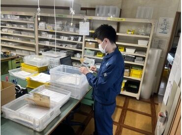 完成した部品の検査や梱包など
モクモクと集中できる作業ばかり！
慣れたら簡単ルーティン作業♪