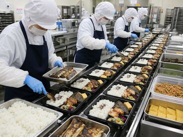 「焼き魚」を中心にお弁当を作って店頭販売します。未経験者歓迎！車通勤も可能なので通勤も便利です。