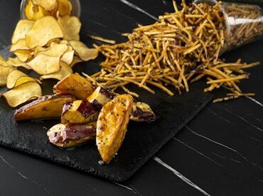 まずは笑顔で"いらっしゃいませ"から♪
未経験の方も、しっかりサポートするので安心◎
友達に自慢できるバイト先◆*