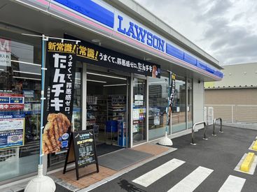ローソン 千葉鵜の森町店 ＼レジ作業が30％軽減／
完全フルセルフレジを導入して、
スタッフの負荷を軽減◎
未経験の方も安心してスタートできます♪