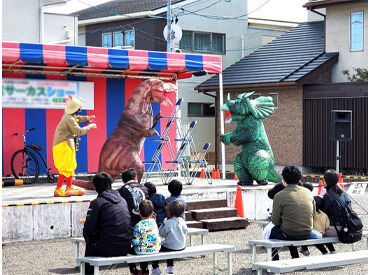 着ぐるみアクターや、MCも大募集♪
経験ゼロでもリハーサルや練習会があるから、
いきなり本番をお任せの現場ナシ！