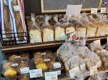 パンのいい香りに囲まれてお仕事♪
ベーカリーコーナーでのパン製造をお任せ◎