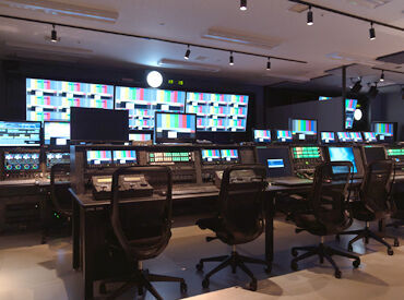 報道の現場で忙しい日もありますが
チームで助け合いながら
お仕事しています◎