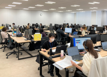 ▼ワンフロアの綺麗なオフィスで、とても働きやすい環境です♪
マニュアル＆研修もありサポート体制は万全！