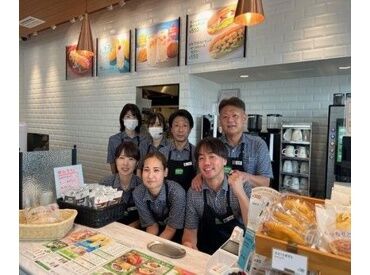 ENEOS　四日市別名　セルフ四日市別名SS 学生～主婦の方を中心に活躍中！
一杯のおいしいコーヒーとともに、お客様のくつろぎ空間をご提供♪
マニュアルありで安心♪