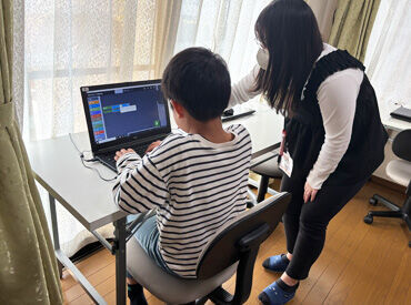 コードアドベンチャー安城校・イングリッシュゲート安城校 ”子どもが好き”、”教えることが好き”な方にピッタリ♪
専門知識やIT知識なしで始められる”できた！”を一緒に楽しむ仕事！