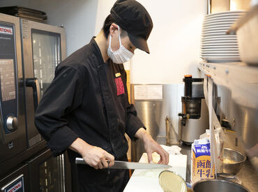 フォション セントラルキッチン 難しい作業はないので
手順を覚えてしまえばスムーズにできるように♪
未経験でもしっかりと教えますのでご安心ください！