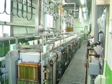 30～40代のスタッフを中心に活躍中！
工場ができた時から続けてくれているベテランさんも！
なんでも頼れる存在です★