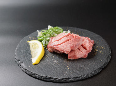 炭火焼肉あかみうし シフトは1週間ごとの提出です◎
プライベートの予定も立てやすく、学業との両立も可能！