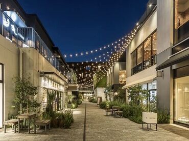 Marine&Walk内にみなとみらい店♪
みなとみらい・桜木町から
徒歩でアクセスできます◎
オシャレな街並みで通勤も楽しい☆