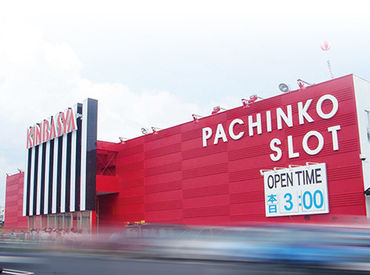 ▲隼人店▲
すぐに覚えられることばかり♪
お客様の問い合わせに対応したり、
景品交換をするお仕事です♪