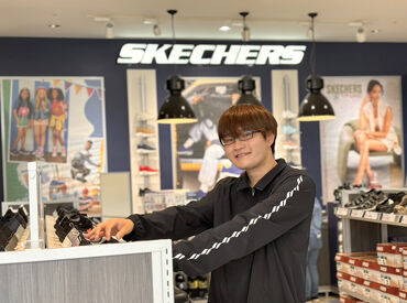スケッチャーズ イオンモール成田店　［1303］ ＼接客初めてでも大歓迎！／
CMでよく見る、あの"スケッチャーズ"！
履きやすいシューズが社割でお得◎
≪履歴書不要≫
