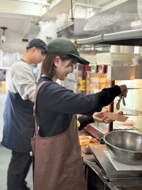 主なお仕事は注文を取ってドリンクや軽食渡し！
優しい先輩がしっかりサポートするので未経験でも安心！
是非応募してみてね！