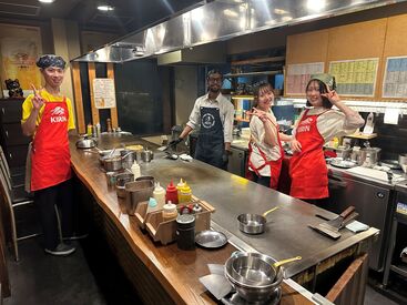 大阪お好み焼　かおるや 桜木インター店 元気なお好み焼き屋さんでバイトデビュー！
先輩がしっかりサポートします！
友達同士の応募も歓迎です