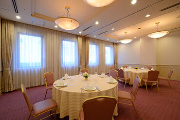 レストラン・宴会場で提供したお皿の洗い物◎
20代～50代まで幅広い年代のスタッフが活躍中です！