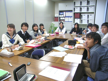 難関大学を目指す生徒さんが通う塾です！
頑張る生徒さんの姿を近くで見守ります◎