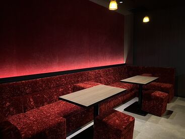 駅チカ&おしゃれな隠れ家BAR♪
ラフ&カジュアルな雰囲気で居心地◎
バーテンダーのスキルも身につく!?