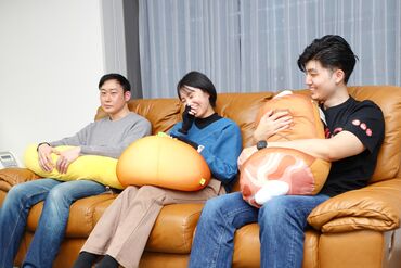 ゲームやアニメ好き必見！趣味を活かして
開発中タイトルのテストや提案に挑戦☆
好きに囲まれた職場でアイデアを形にしよう！