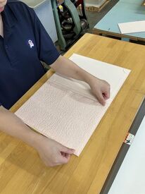 工場勤務が初めての方も歓迎!!
作業の流れは先輩職員や社員たちが、イチから丁寧にお教えします◎