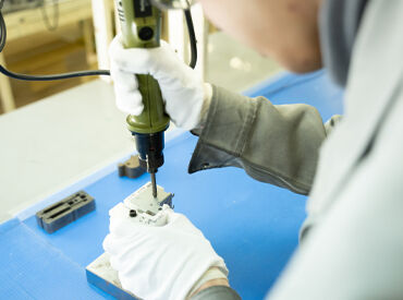 株式会社瑞穂スプリング製作所（派遣先：岡崎市恵田町） ＼未経験大歓迎！／
20～40代の男女活躍中！
難しいスキルは一切不要！
先輩が丁寧に教えるので
工場デビューの方も安心♪