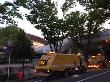 ＼中型免許があれば未経験でもOK！／
作業は4人1組のチーム制！
先輩のサポートもあるので安心してスタートできます◎
