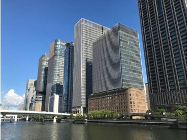 興産管理サービス・西日本株式会社　(勤務地：梅田ダイビル) 月8日のお休みありでオンオフのメリハリ◎
残業もほとんどないから、自分の時間を大切にできます♪