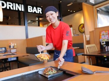 「初飲食バイト」でも安心♪
研修に特別チカラを入れています！
自信を持ってバイトができるよう、
全力でサポートします★