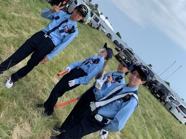 未経験スタートでも安心♪仲間と声を掛け合いながら現場を回す一体感が楽しい！
気づけば“次も入りたい”って思える神バイト★