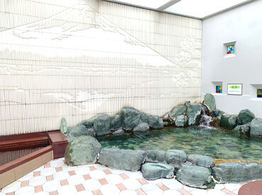 ＼土日勤務できる方、歓迎！／
年末年始の勤務ができる方も大歓迎です！