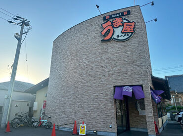 学生・フリーター活躍中♪
副業にもピッタリ◎
車通勤OK&無料駐車場完備なので
お仕事終わりに副業としてサクッと勤務も◎