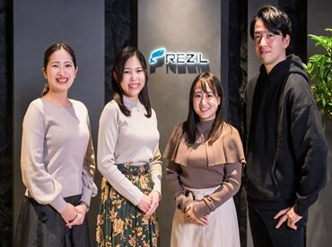レジル株式会社　大阪本社 メンバーの大半が未経験からスタート！
慣れるまで先輩スタッフがサポートします♪